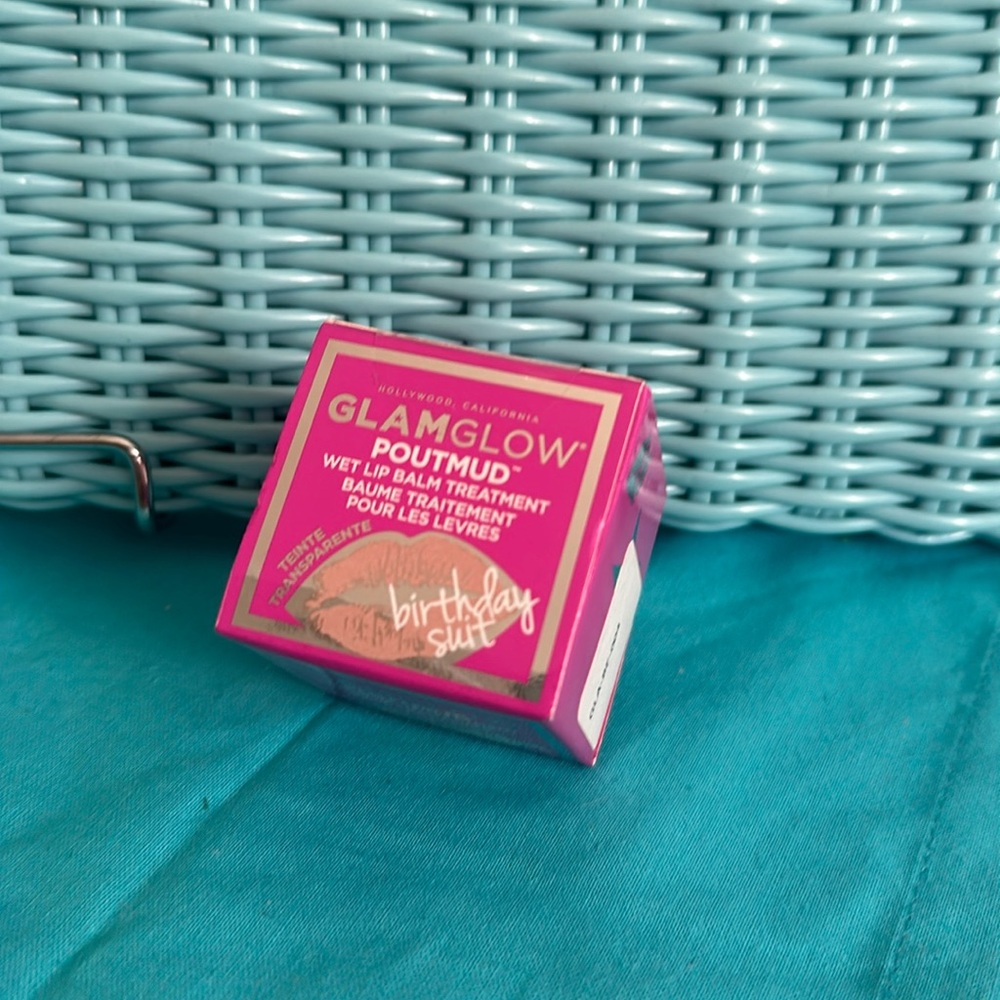 Go Glow Pout Mud in Birthday Suit